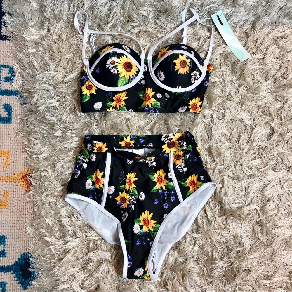NWT ‘Pin-Up’ 2 Piece Swimsuit - Picture 2 of 9